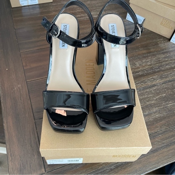 New Steve Madden Persepoliss Black Patent Block Heel Sandals - Picture 9 of 10